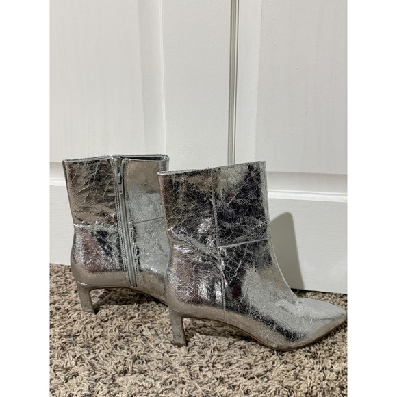 DV Dolce Vita Silver Metallic Pointed Toe Kitten Heel Ankle Boots Womens 5.5 - Picture 2 of 5
